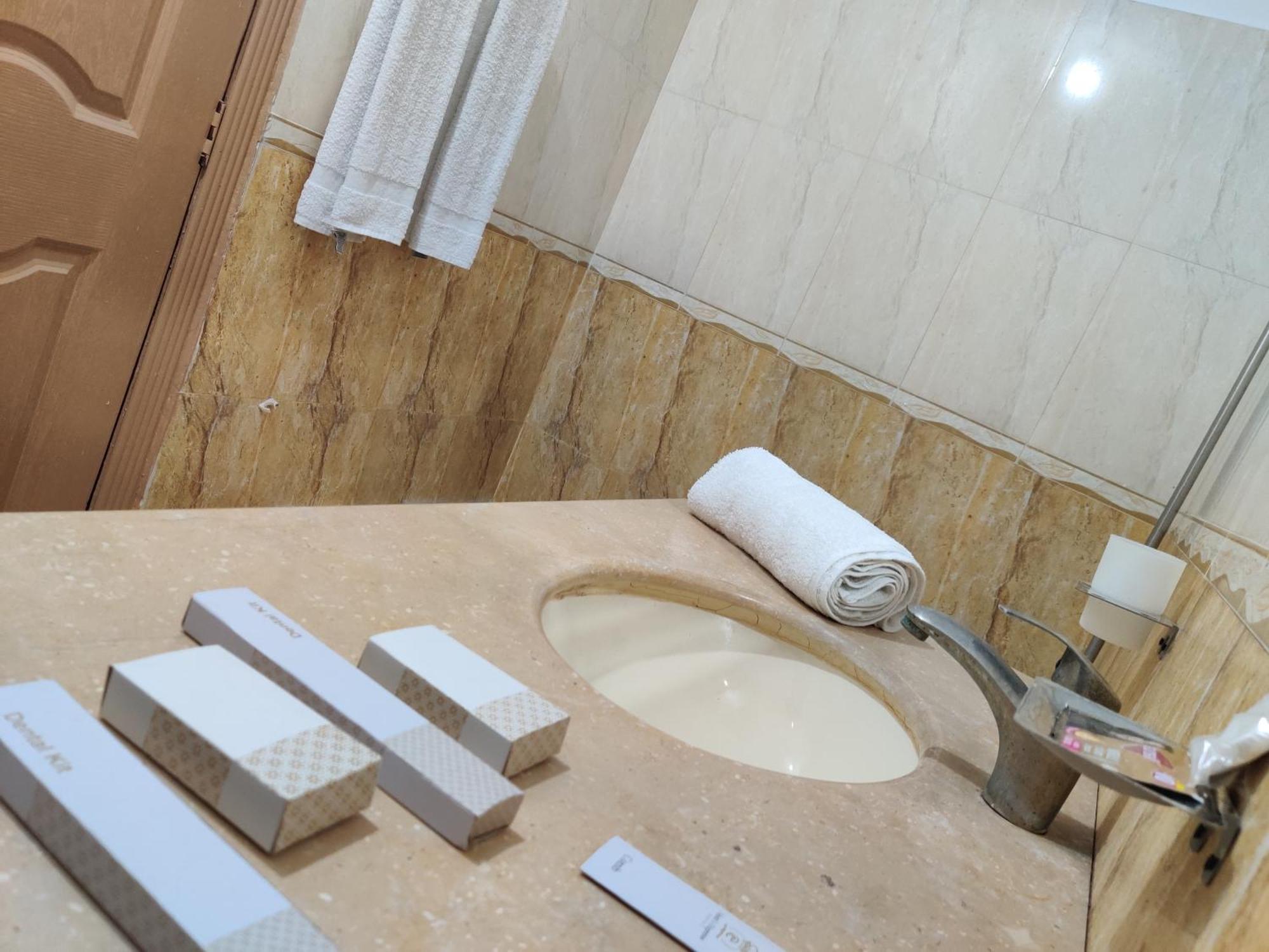 Hotel Swiss Pearl Lahore Phòng bức ảnh
